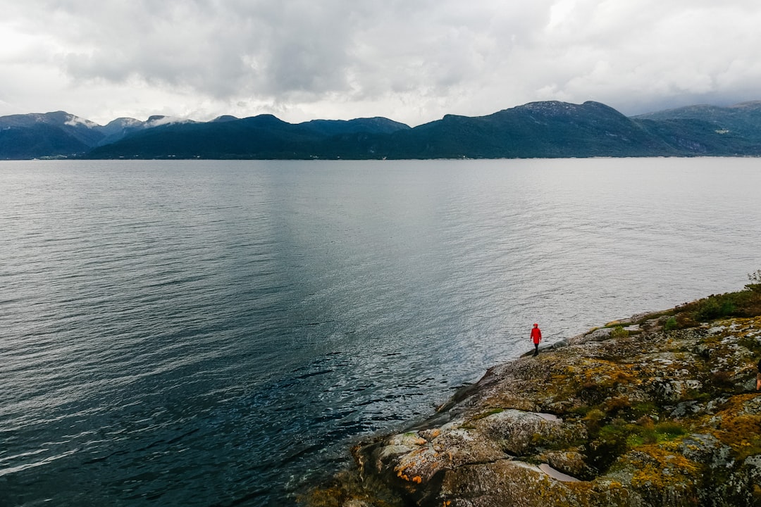 Sportfiske i Norge: En omfattende guide til fiskeopplevelser